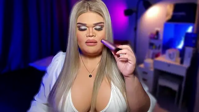 Snapshot of KarolinaThompson chatting on 01-19-25, 06:43 KarolinaThompson online show from 01-19-25, 06:43