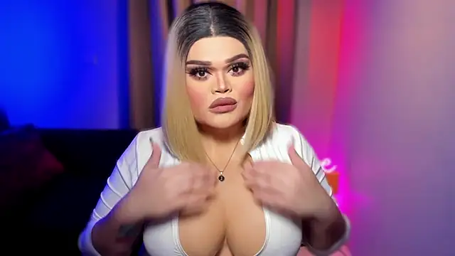 Snapshot of KarolinaThompson chatting on 03-05-25, 09:05 KarolinaThompson online show from 03-05-25, 09:05