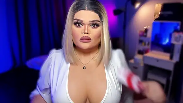 Snapshot of KarolinaThompson chatting on 01-25-25, 07:06 KarolinaThompson online show from 01-25-25, 07:06