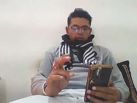 Snapshot of Kumarjay330 chatting on 12-17-25, 02:11 Kumarjay330 online show from 12-17-25, 02:11