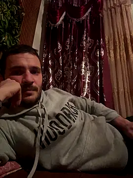 AlexandruUK online show from 12-04-25, 04:28