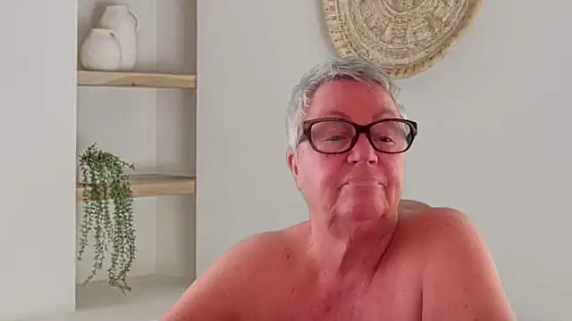 GrannyChrissy68 online show from 06-02-26, 01:44