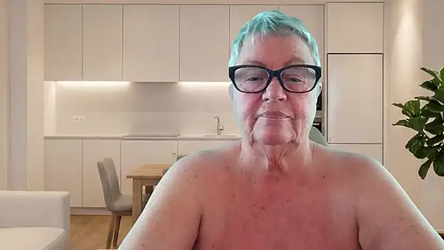 GrannyChrissy68 online show from 06-11-26, 09:23