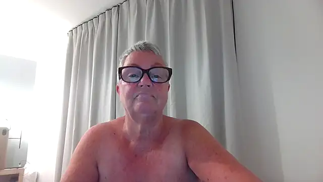 GrannyChrissy68 online show from 11-04-25, 07:17