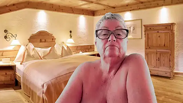 GrannyChrissy68 online show from 02-20-26, 06:10