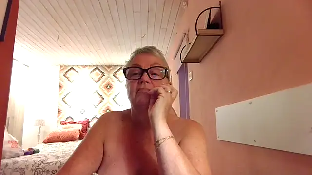 GrannyChrissy68 online show from 11-21-25, 03:00