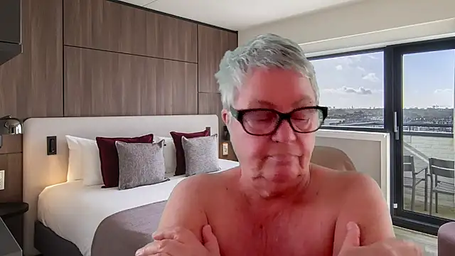 GrannyChrissy68 online show from 06-01-26, 12:38