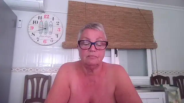 GrannyChrissy68 online show from 10-29-25, 08:41