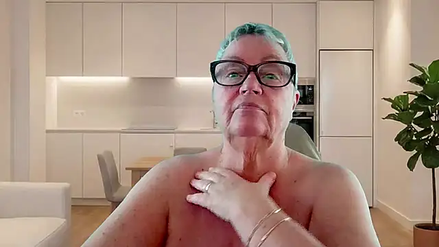 GrannyChrissy68 online show from 06-19-26, 07:09