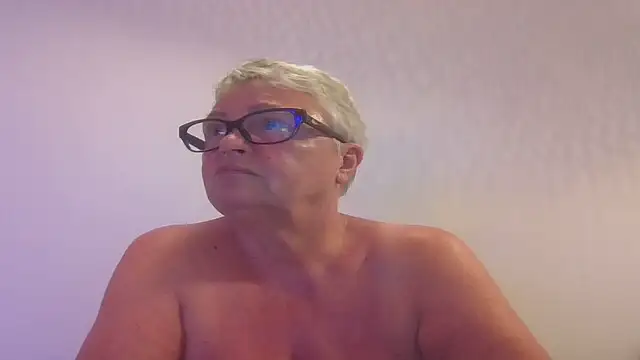 GrannyChrissy68 online show from 10-08-25, 08:53