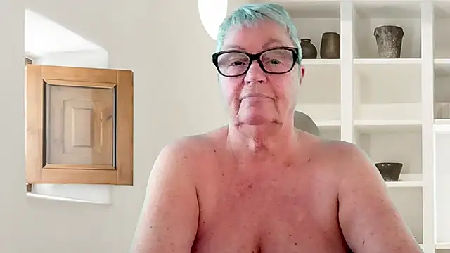 GrannyChrissy68 online show from 06-18-26, 03:28