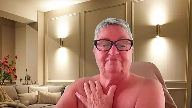GrannyChrissy68 online show from 07-18-26, 11:46