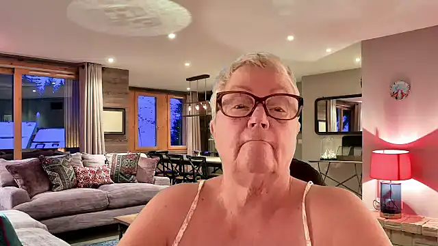 GrannyChrissy68 online show from 03-15-26, 05:42