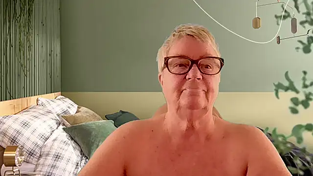 GrannyChrissy68 online show from 03-25-26, 01:21