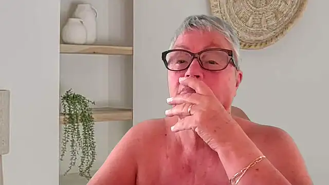GrannyChrissy68 online show from 07-18-26, 11:41