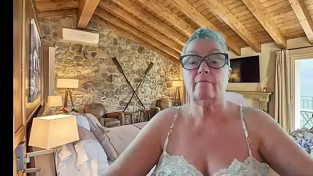 GrannyChrissy68 online show from 12-21-25, 02:41