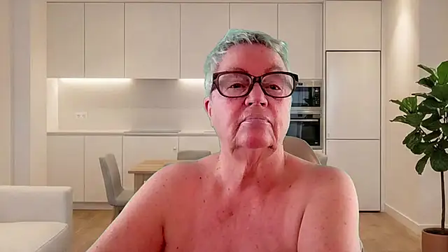 GrannyChrissy68 online show from 06-20-26, 12:21