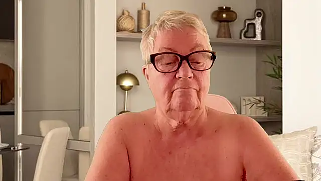 GrannyChrissy68 online show from 04-10-26, 12:23