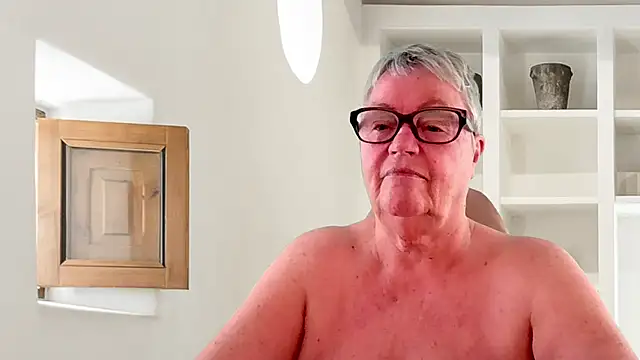 GrannyChrissy68 online show from 06-16-26, 01:11