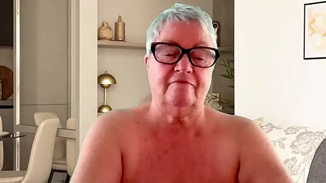 GrannyChrissy68 online show from 04-17-26, 01:25