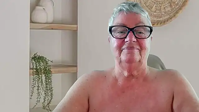 GrannyChrissy68 online show from 07-08-26, 10:54