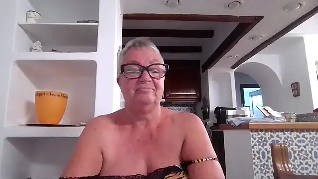 GrannyChrissy68 online show from 10-24-25, 10:09