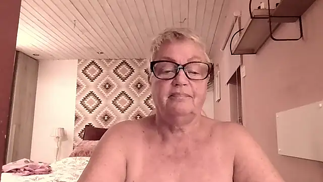 GrannyChrissy68 online show from 03-01-26, 05:46