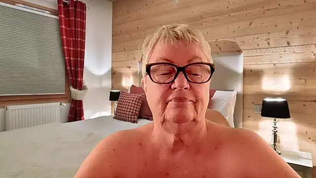 GrannyChrissy68 online show from 03-31-26, 01:46