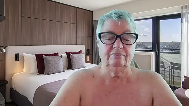 GrannyChrissy68 online show from 06-04-26, 12:32