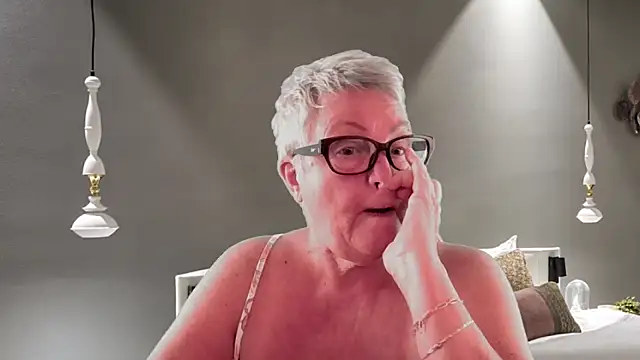 GrannyChrissy68 online show from 02-08-26, 10:51