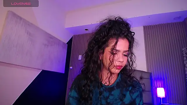 Snapshot of ximena_diaz chatting on 03-21-25, 11:01 ximena diaz online show from 03-21-25, 11:01