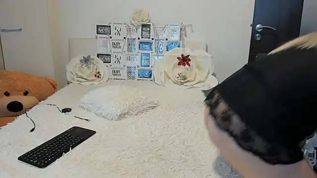 sweetemy4u online show from 12-14-25, 01:39