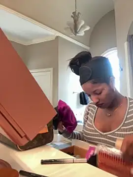 NicoleCocksXXX online show from 03-31-26, 02:52