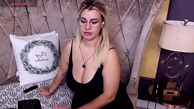 BustyGizelle online show from 11-15-25, 06:39