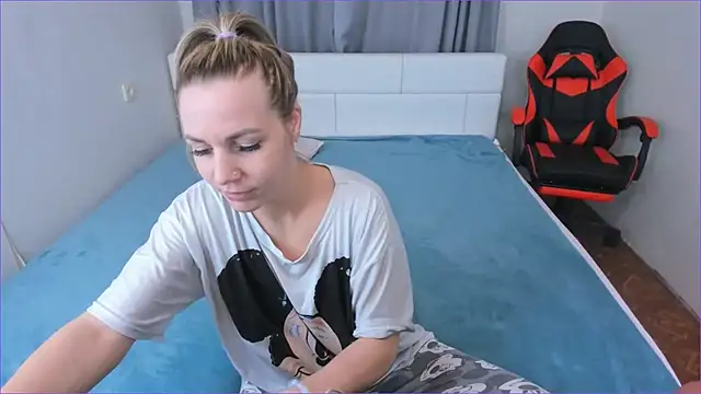 DreamGirl225 online show from 11-12-25, 11:30