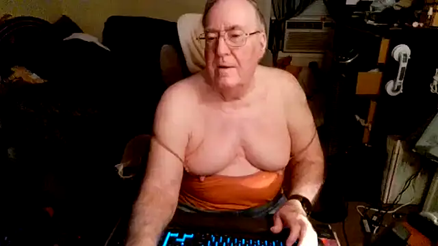 Snapshot of Toastir chatting on 10-12-25, 02:29 Toastir online show from 10-12-25, 02:29