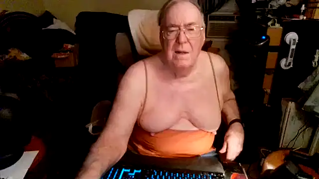 Snapshot of Toastir chatting on 10-15-25, 12:53 Toastir online show from 10-15-25, 12:53