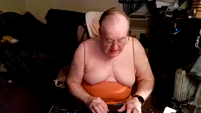 Snapshot of Toastir chatting on 09-23-25, 02:02 Toastir online show from 09-23-25, 02:02
