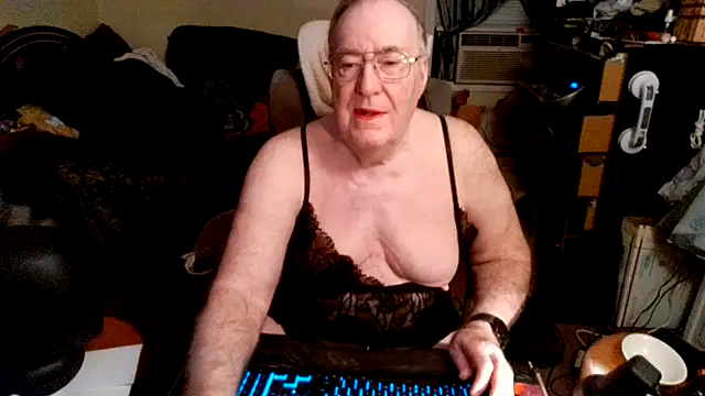 Snapshot of Toastir chatting on 10-15-25, 02:36 Toastir online show from 10-15-25, 02:36