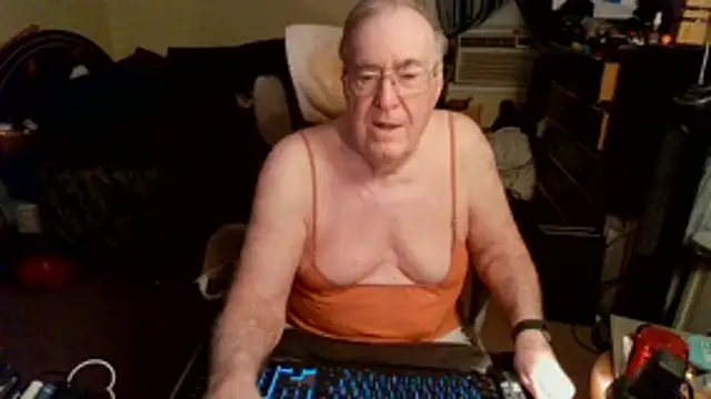 Snapshot of Toastir chatting on 05-19-26, 12:56 Toastir online show from 05-19-26, 12:56