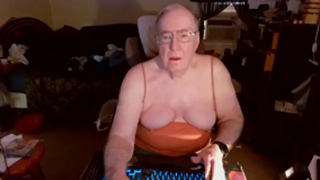 Snapshot of Toastir chatting on 03-28-26, 07:37 Toastir online show from 03-28-26, 07:37