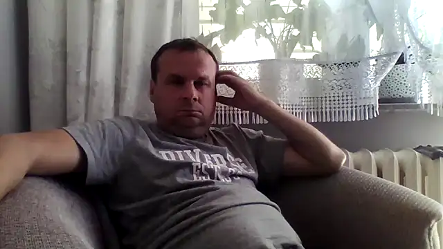 Snapshot of grzes19763 chatting on 06-09-26, 08:26 grzes19763 online show from 06-09-26, 08:26