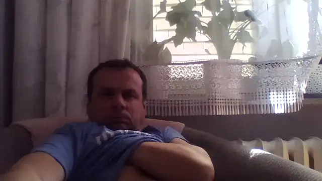Snapshot of grzes19763 chatting on 04-16-26, 12:17 grzes19763 online show from 04-16-26, 12:17