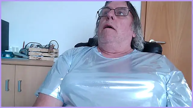 Snapshot of Sissygera chatting on 04-13-26, 10:08 Sissygera online show from 04-13-26, 10:08