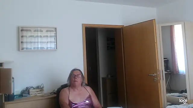 Snapshot of Sissygera chatting on 06-19-26, 07:36 Sissygera online show from 06-19-26, 07:36