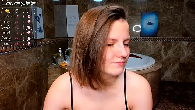 MelindaTin online show from 10-26-25, 01:39