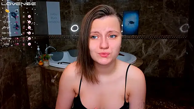 MelindaTin online show from 11-22-25, 12:21