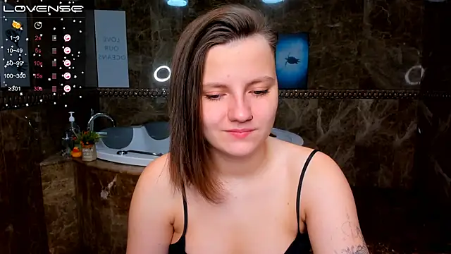 MelindaTin online show from 11-16-25, 01:43