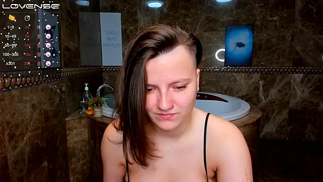 MelindaTin online show from 11-12-25, 01:10