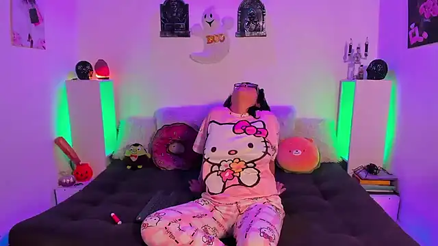 Snapshot of LillyCandy chatting on 10-20-25, 03:08 LillyCandy online show from 10-20-25, 03:08